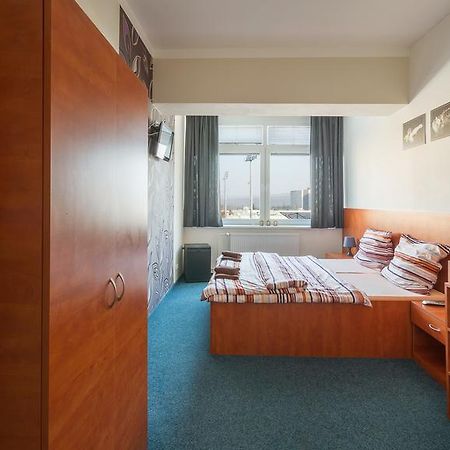 Cerny Andel Hotel Most Kültér fotó