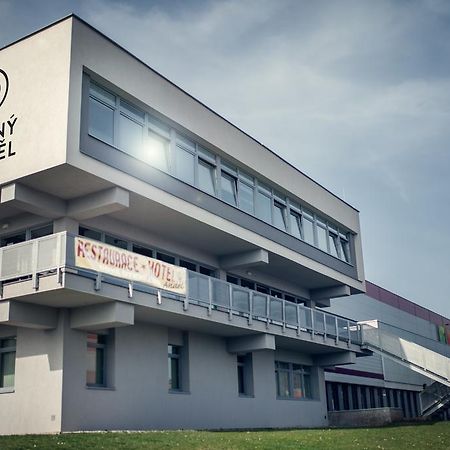 Cerny Andel Hotel Most Kültér fotó